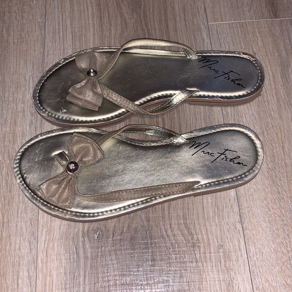 Marc Fisher gold metallic bow flip flips - Picture 2 of 5